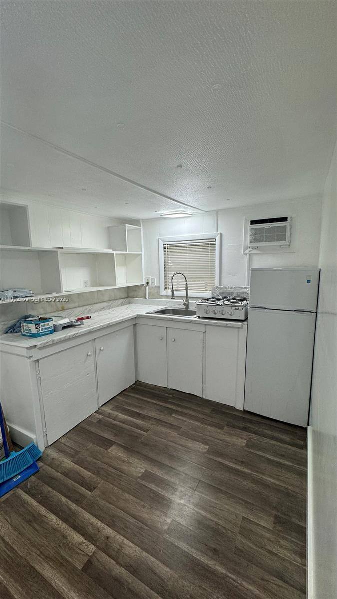 Apartment for rent at 601 NE 4th Court #6017B, Hallandale, FL 33009