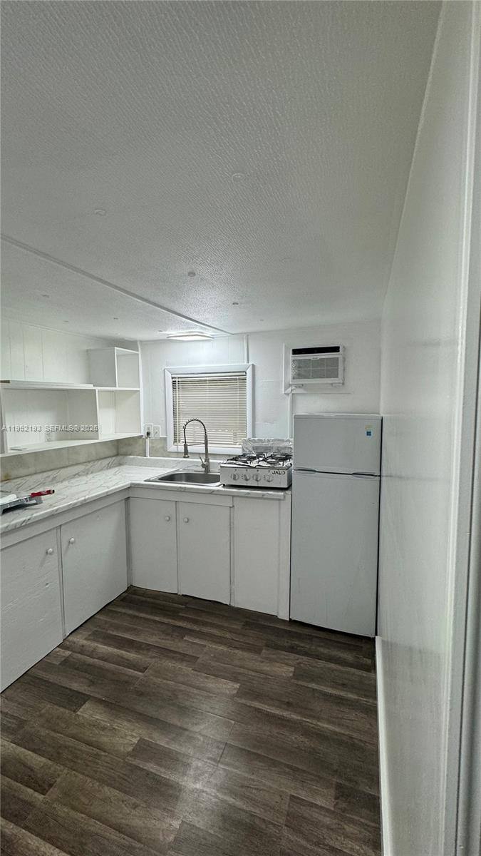 Apartment for rent at 601 NE 4th Court #6017B, Hallandale, FL 33009