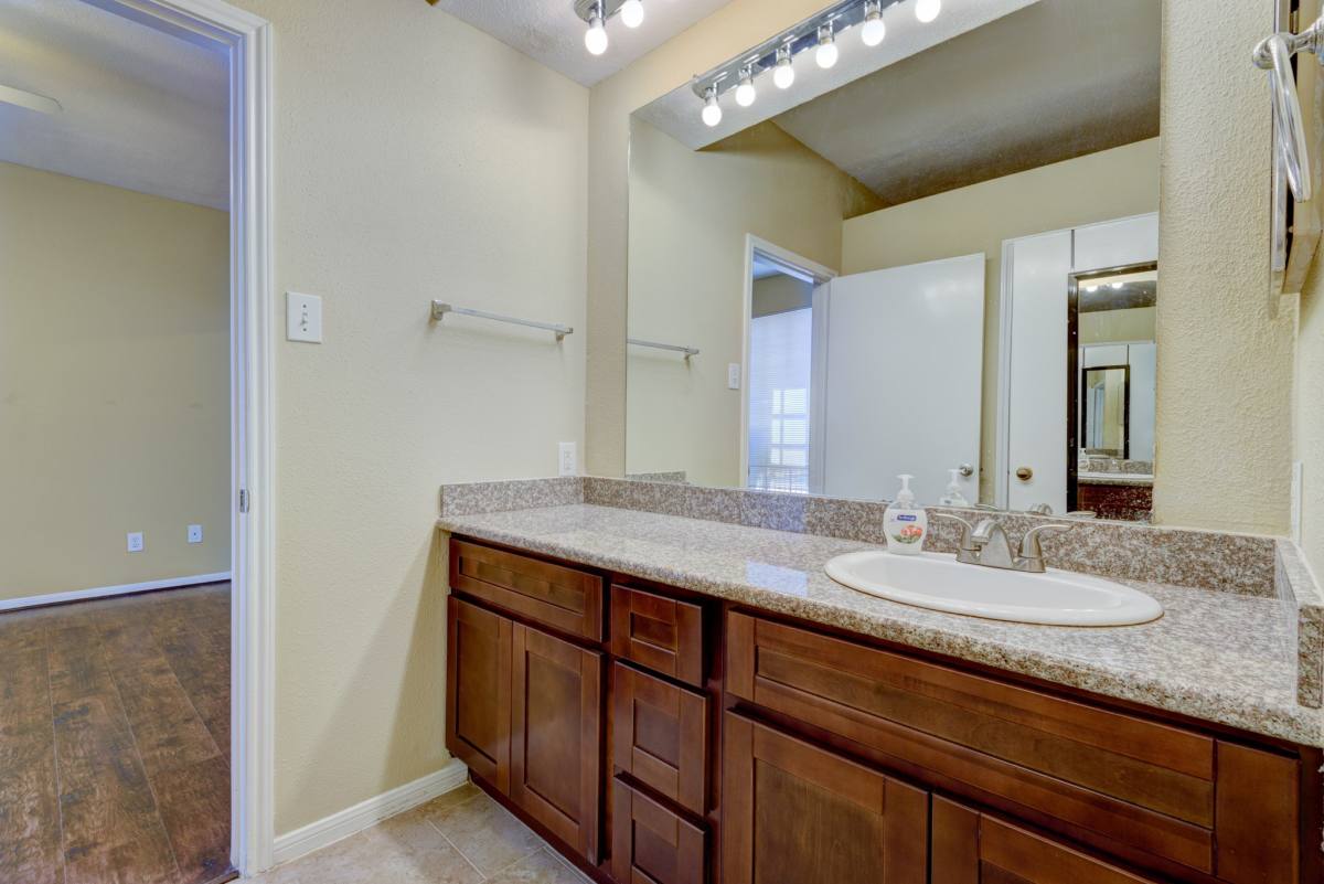 Condo for rent at 2121 El Paseo St #1705, Houston, TX 77054