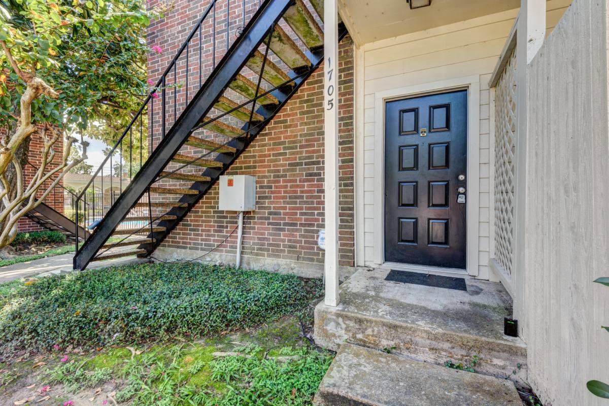 Condo for rent at 2121 El Paseo St #1705, Houston, TX 77054