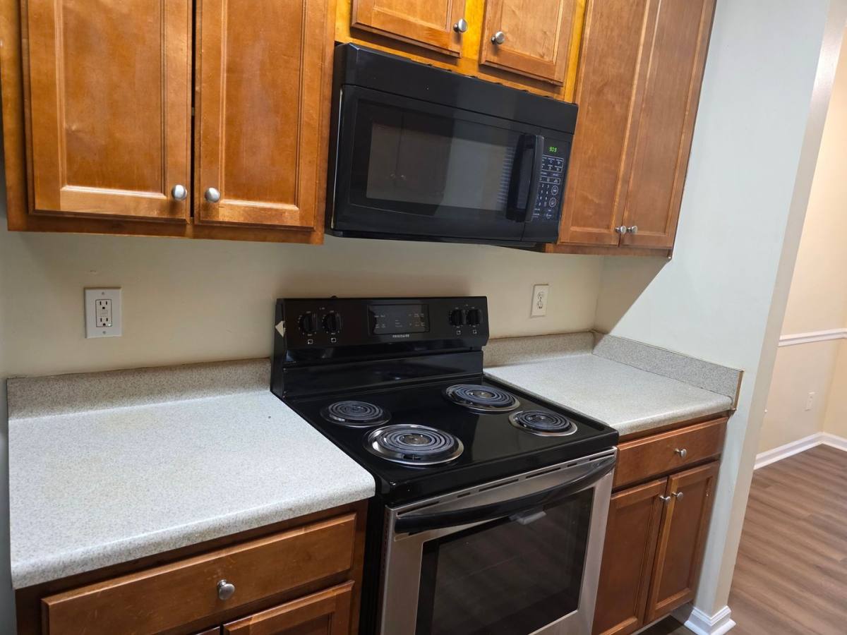 House for rent at 213 Shenandoah Dr, Riverdale, GA 30274