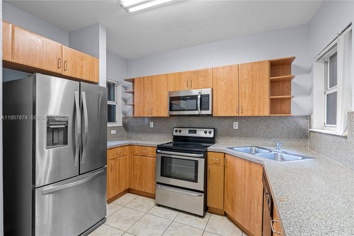 Townhouse for rent at 865 SW 6th Court #865, Homestead, FL 33034