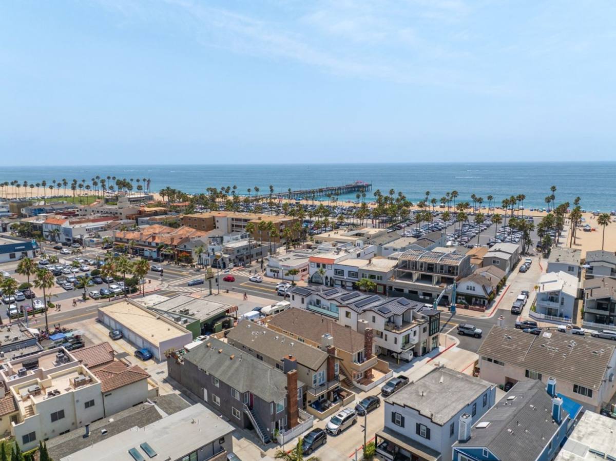 Condo for rent at 206 Adams St #A, Newport Beach, CA 92661