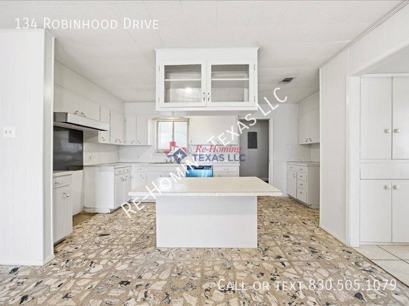 House for rent at 134 Robinhood Dr, Kenedy, TX 78119