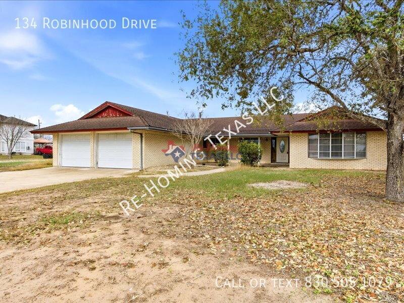 House for rent at 134 Robinhood Dr, Kenedy, TX 78119