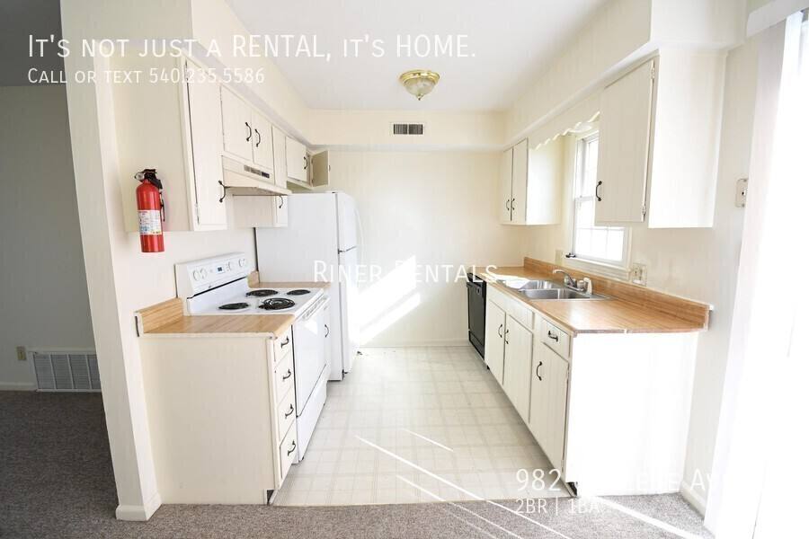 Townhouse for rent at 982 College Ave, Harrisonburg, VA 22802