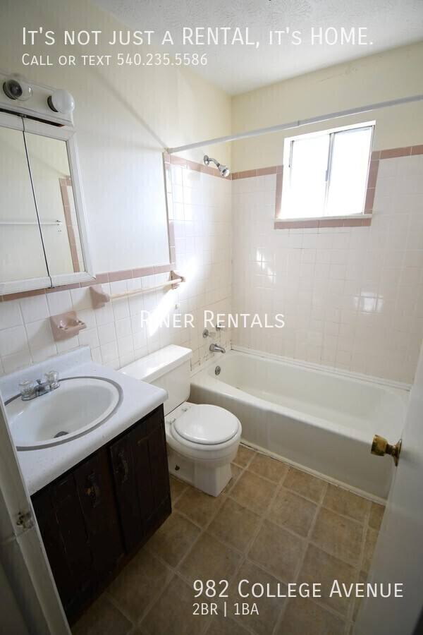Townhouse for rent at 982 College Ave, Harrisonburg, VA 22802