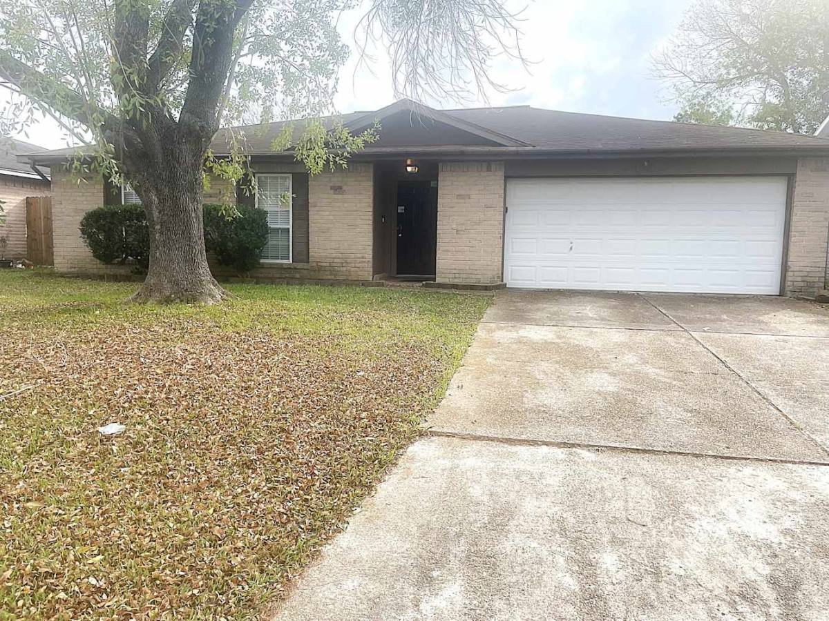 Apartment for rent at 9812 Robin St, La Porte, TX 77571