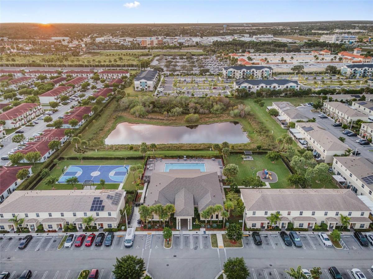 Townhouse for rent at 476 NE 5th St #476, Homestead, FL 33034