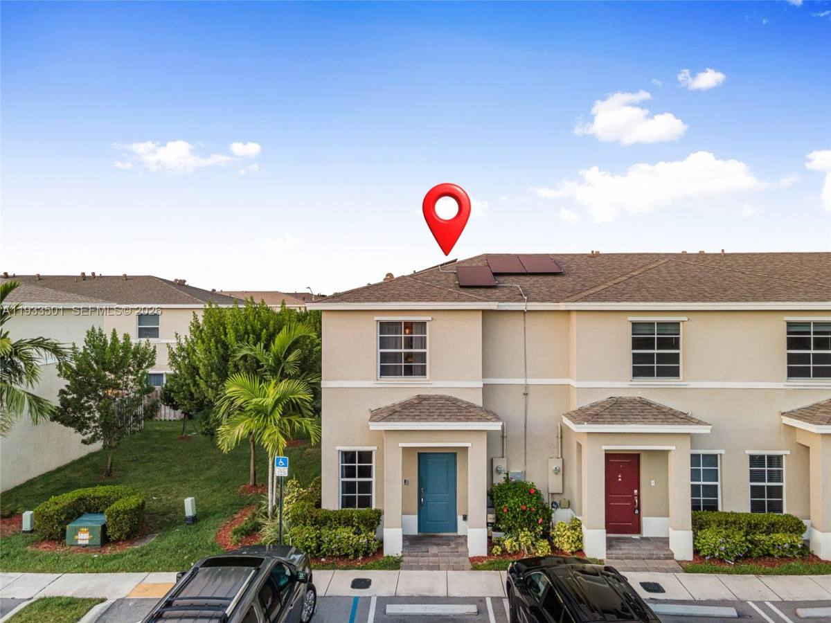 Townhouse for rent at 476 NE 5th St #476, Homestead, FL 33034