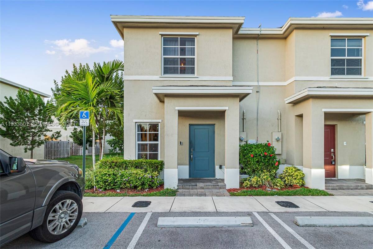 Townhouse for rent at 476 NE 5th St #476, Homestead, FL 33034