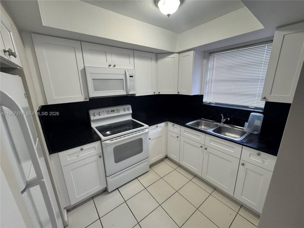 Condo for rent at 1370 NE 119th St #137006, Miami, FL 33161