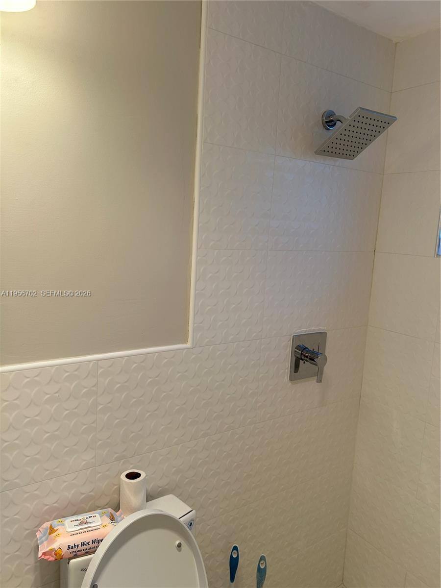 Apartment for rent at 270 NE 191st St #101, Miami, FL 33179
