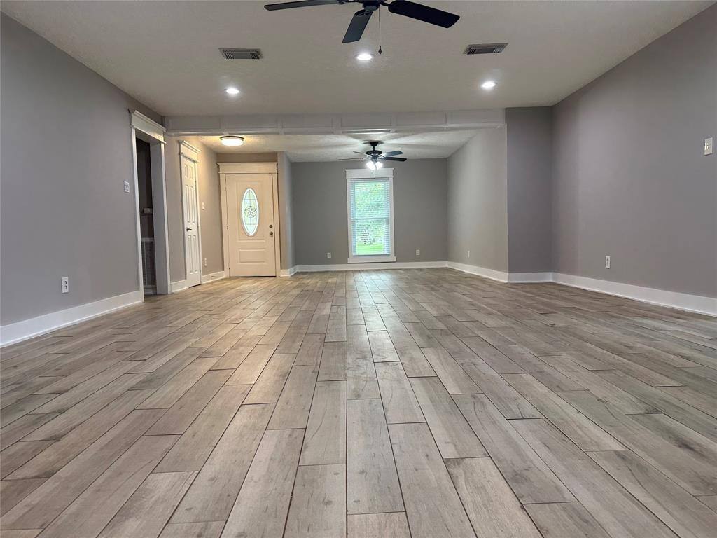 Apartment for rent at 228 Oak Manor Dr #228, Alvin, TX 77511