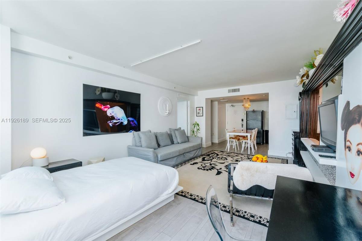 Apartment for rent at 1100 W Ave #1004, Miami Beach, FL 33139