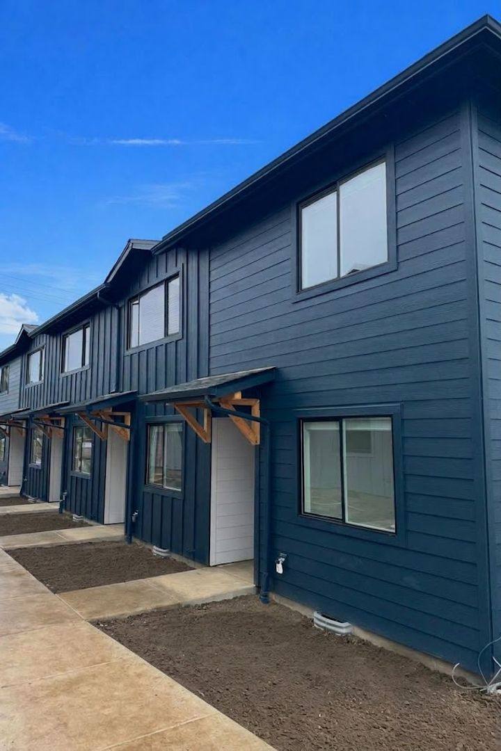 Townhouse for rent at 800-838 S 19th St, Philomath, OR 97370