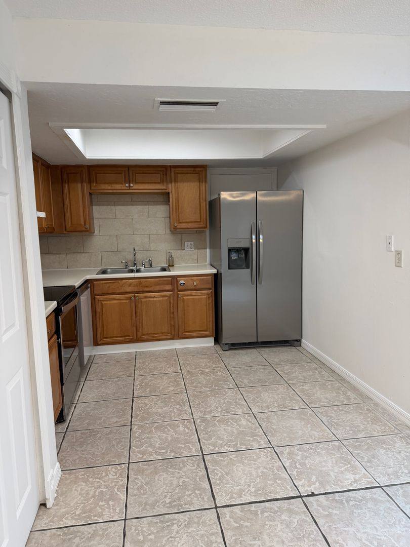 Apartment for rent at 2208 N Lockwood Ridge Rd, Sarasota, FL 34234