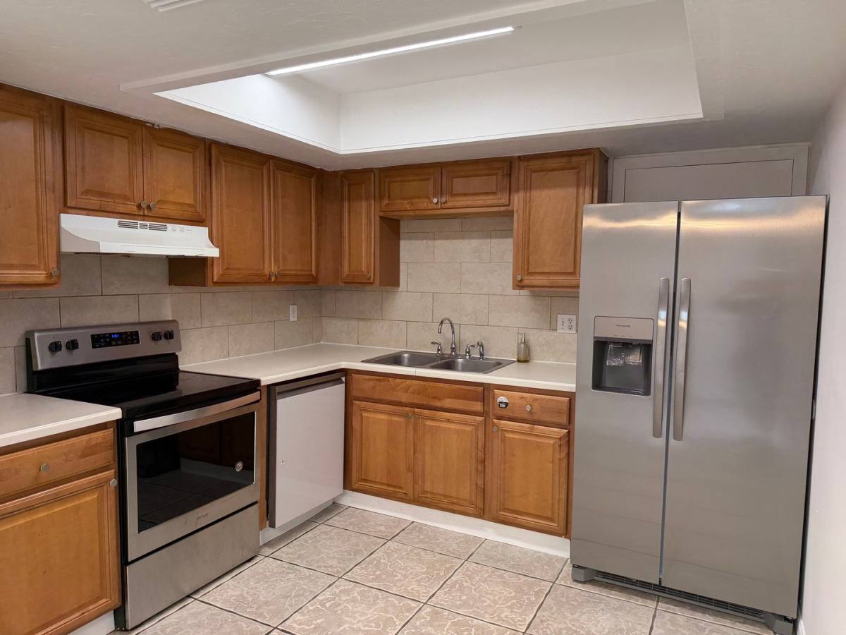 Apartment for rent at 2208 N Lockwood Ridge Rd, Sarasota, FL 34234
