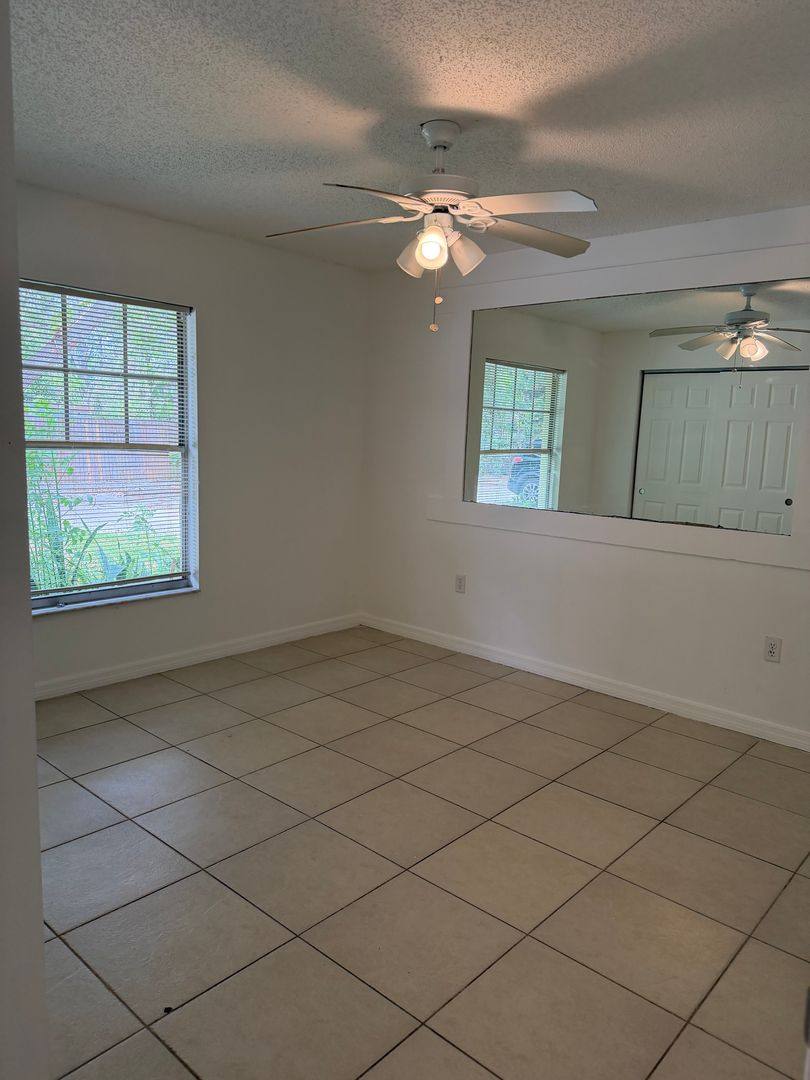 Apartment for rent at 2208 N Lockwood Ridge Rd, Sarasota, FL 34234