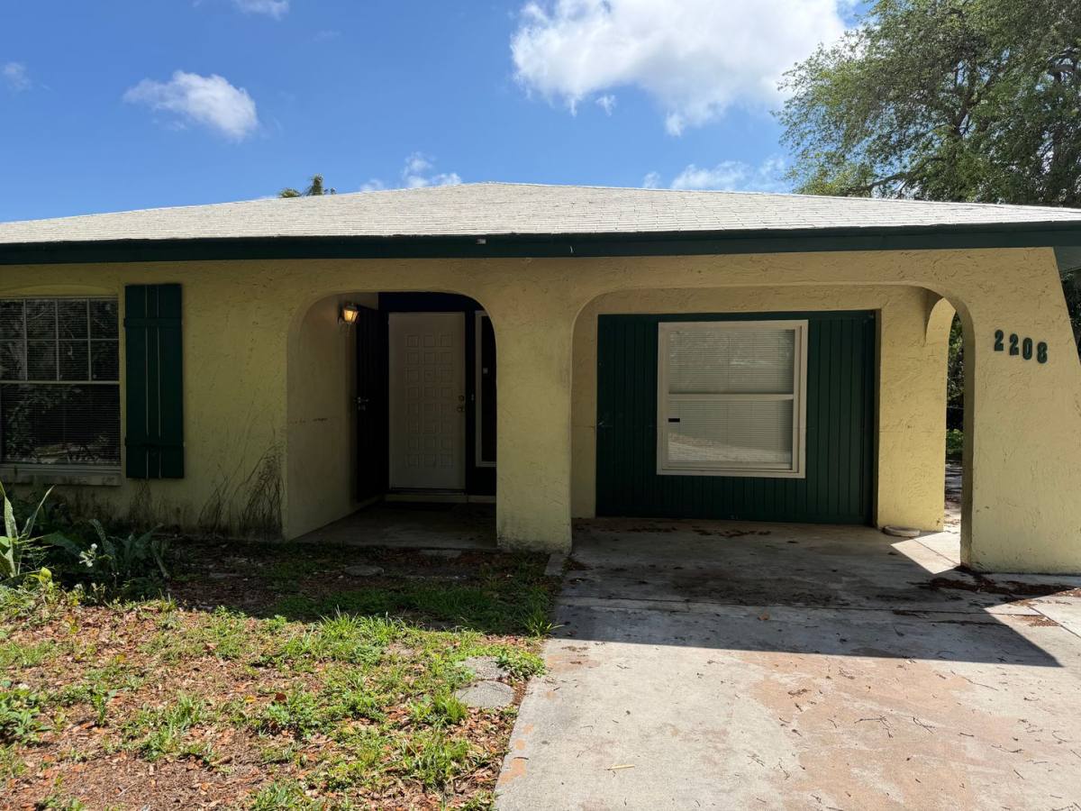 Apartment for rent at 2208 N Lockwood Ridge Rd, Sarasota, FL 34234