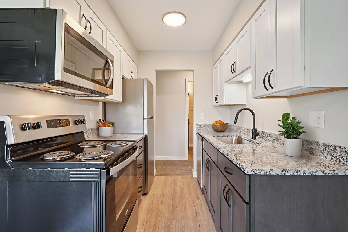 Apartment for rent at 2914 Snelling Ave N, Saint Paul, MN 55113