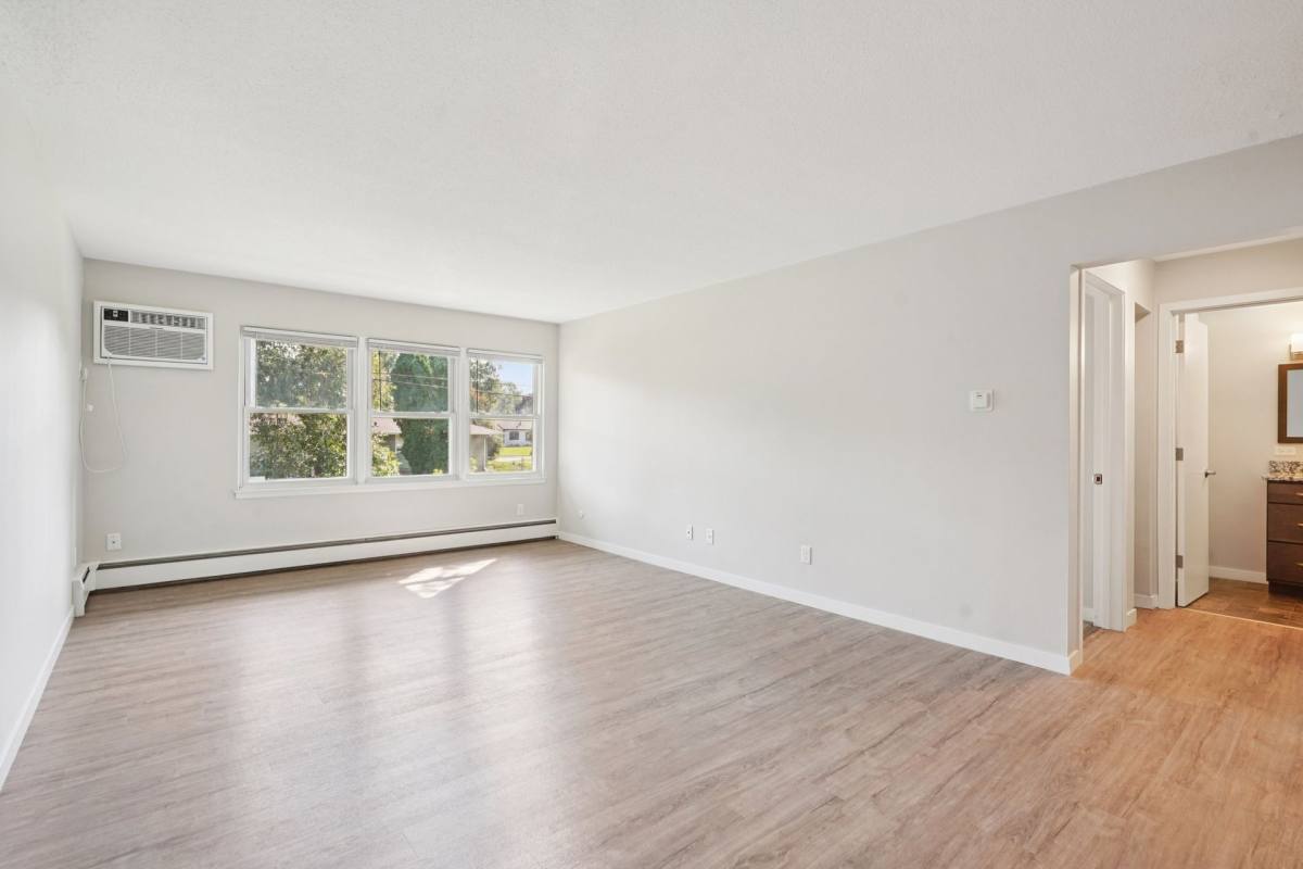 Apartment for rent at 2914 Snelling Ave N, Saint Paul, MN 55113