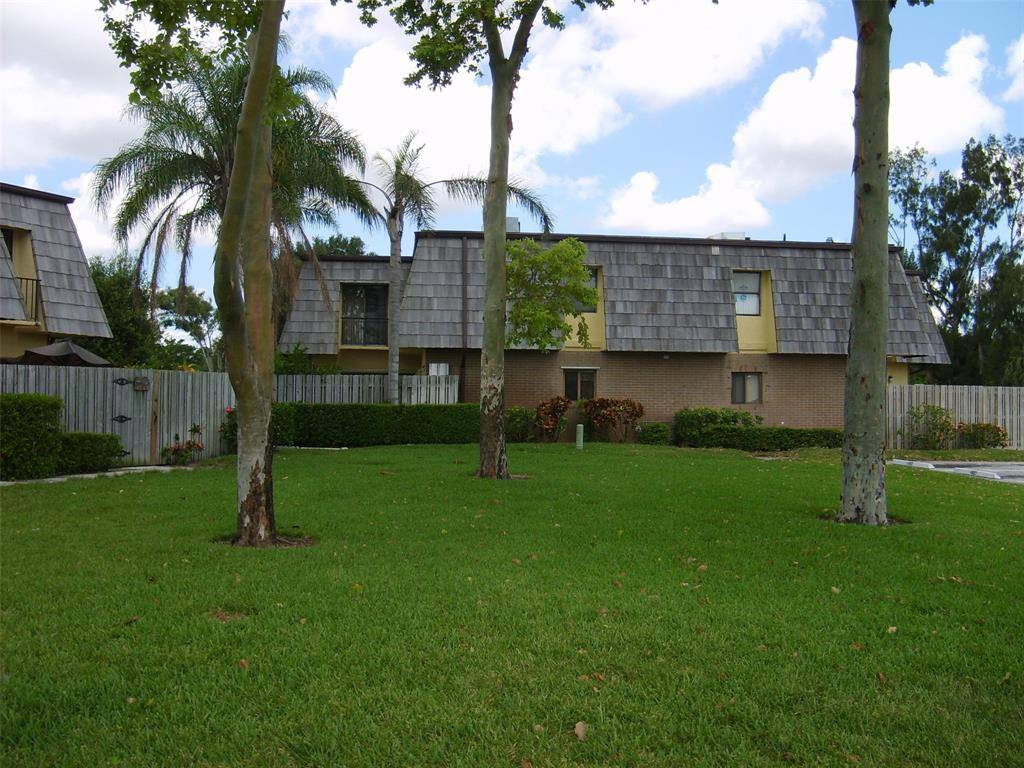 Townhouse for rent at 4703 Cherry Rd, West Palm Beach, FL 33417