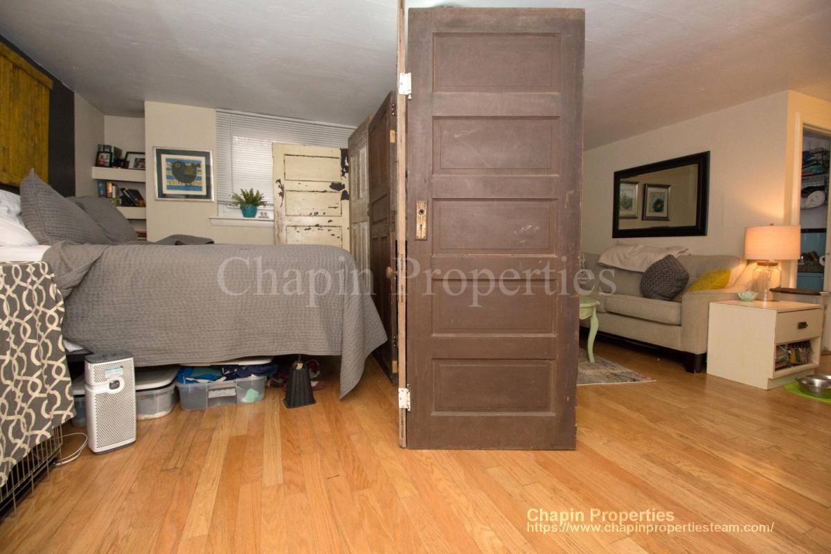 Apartment for rent at 105 Chestnut St #2B, Brookline, MA 02445