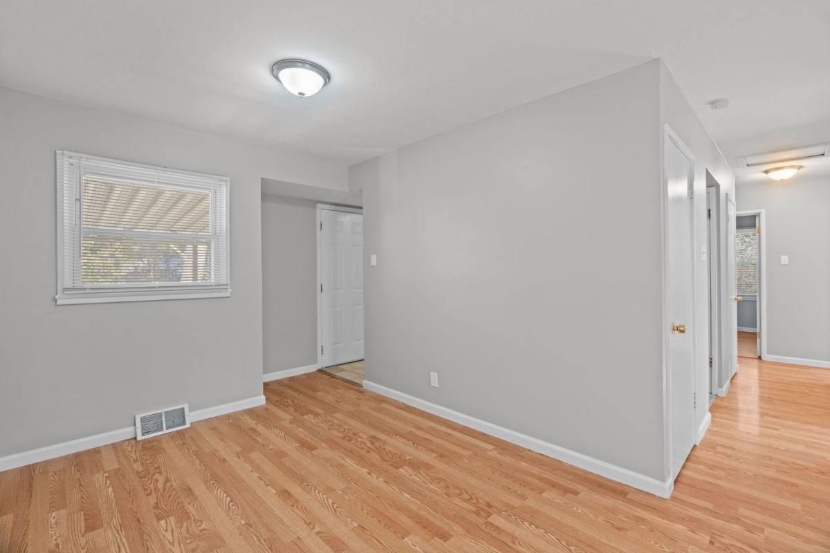 House for rent at 317 Cameron Rd, Saint Louis, MO 63137