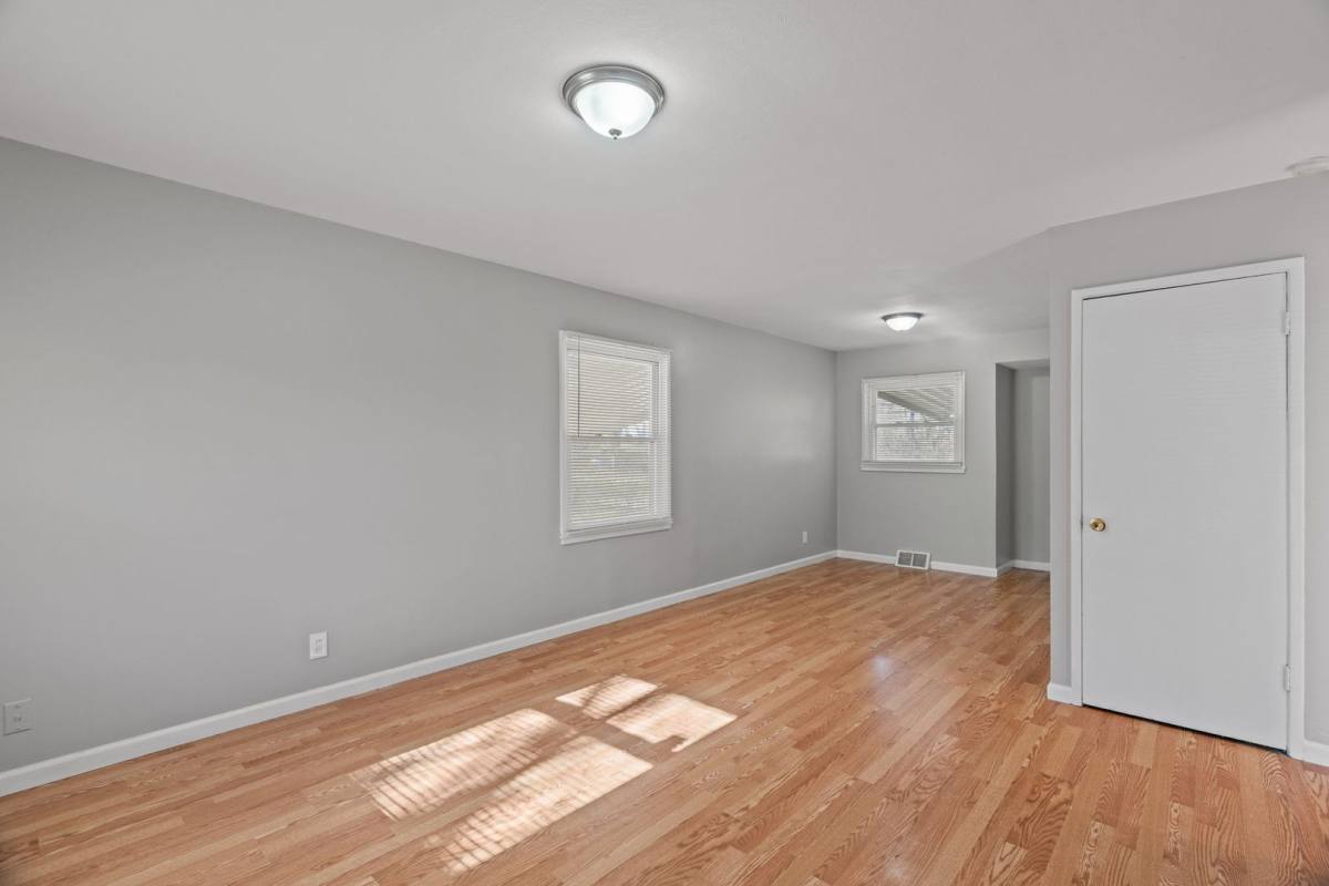 House for rent at 317 Cameron Rd, Saint Louis, MO 63137