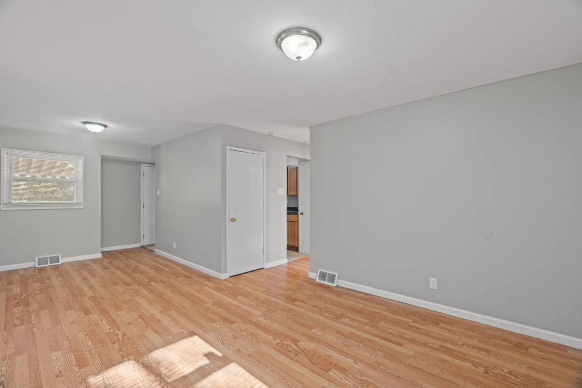 House for rent at 317 Cameron Rd, Saint Louis, MO 63137