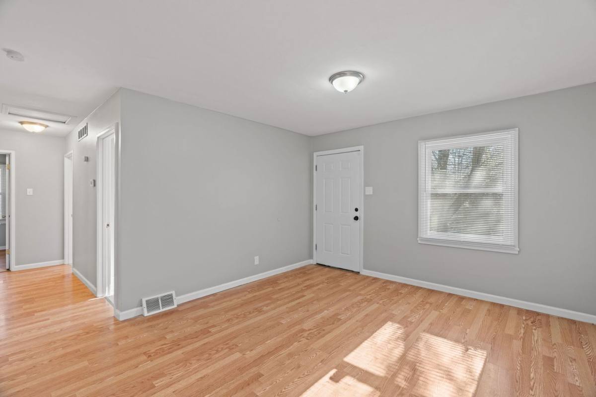 House for rent at 317 Cameron Rd, Saint Louis, MO 63137