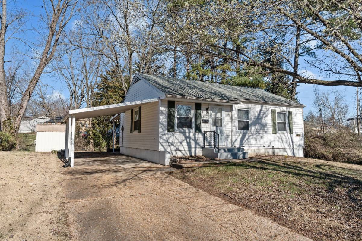 House for rent at 317 Cameron Rd, Saint Louis, MO 63137