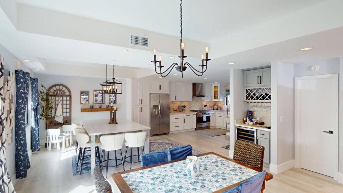 Apartment for rent at 962 E Ave, Coronado, CA 92118