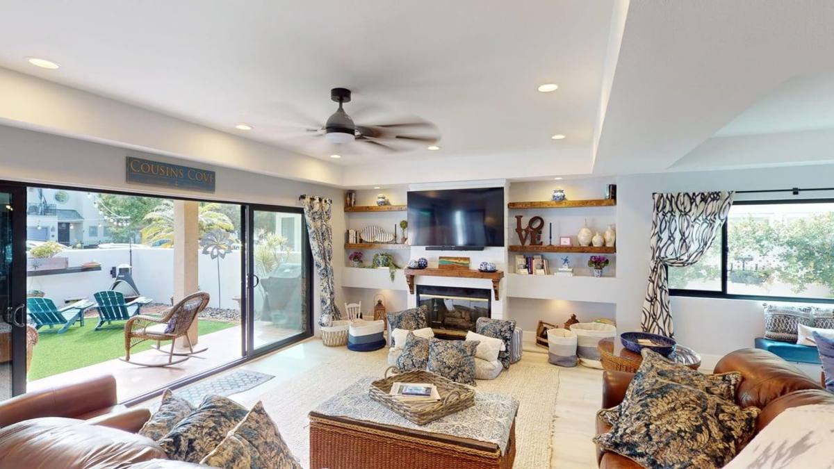 Apartment for rent at 962 E Ave, Coronado, CA 92118