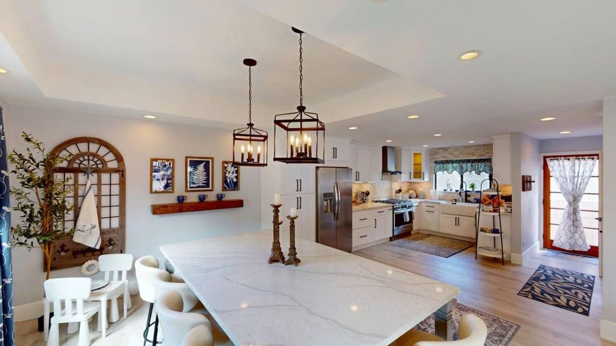 Apartment for rent at 962 E Ave, Coronado, CA 92118