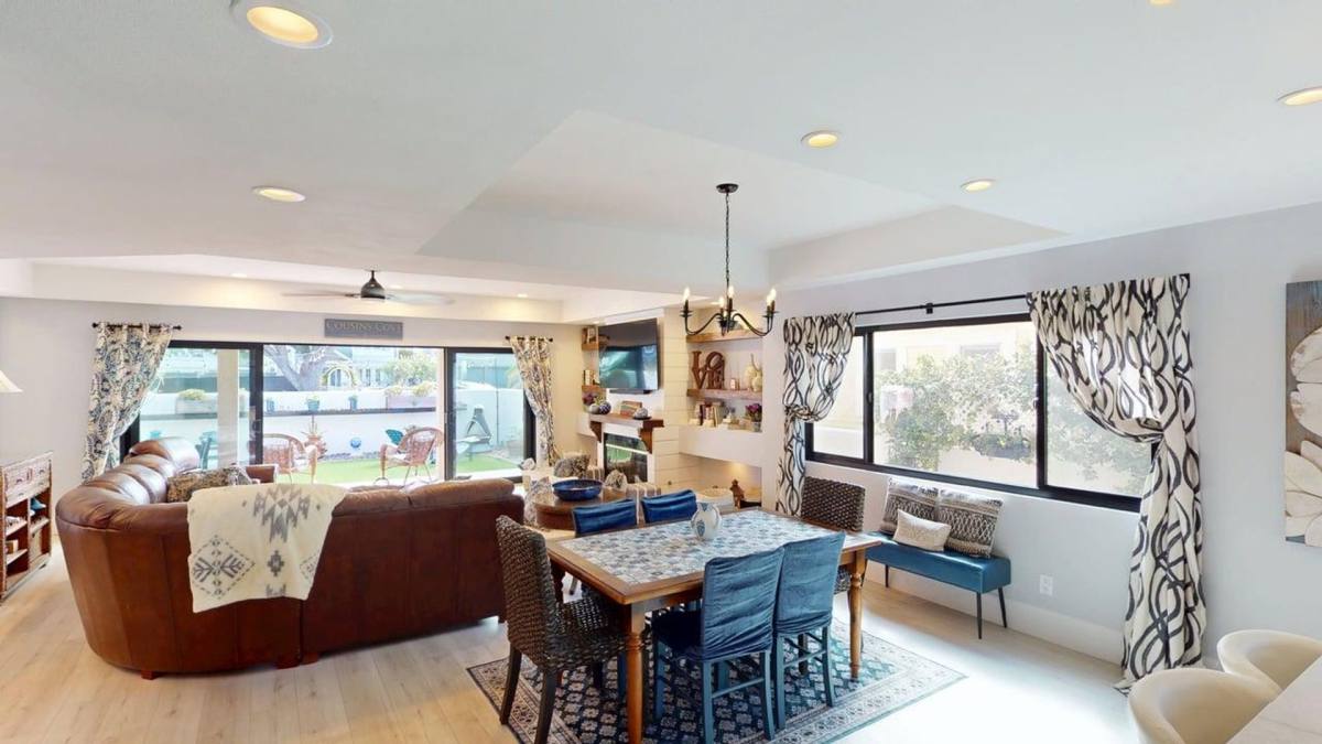 Apartment for rent at 962 E Ave, Coronado, CA 92118