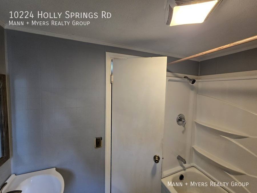 House for rent at 10224 Holly Springs Rd, Holly Springs, NC 27540