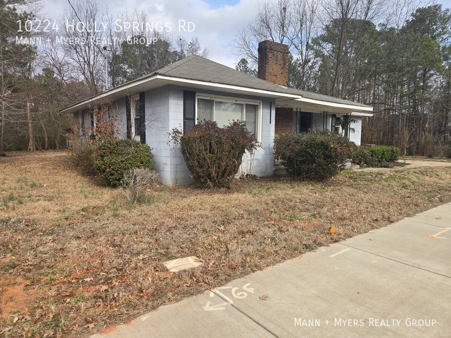House for rent at 10224 Holly Springs Rd, Holly Springs, NC 27540