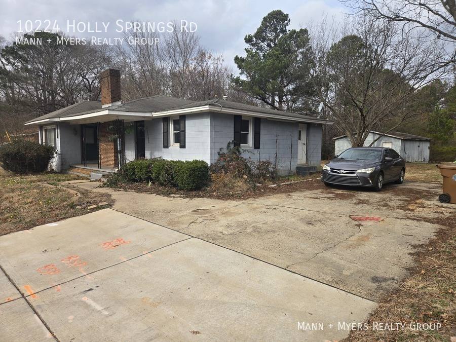 House for rent at 10224 Holly Springs Rd, Holly Springs, NC 27540