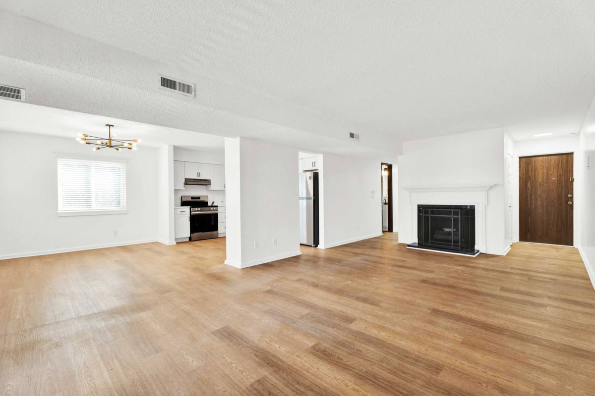 Apartment for rent at 927 N Macomb St, Monroe, MI 48162