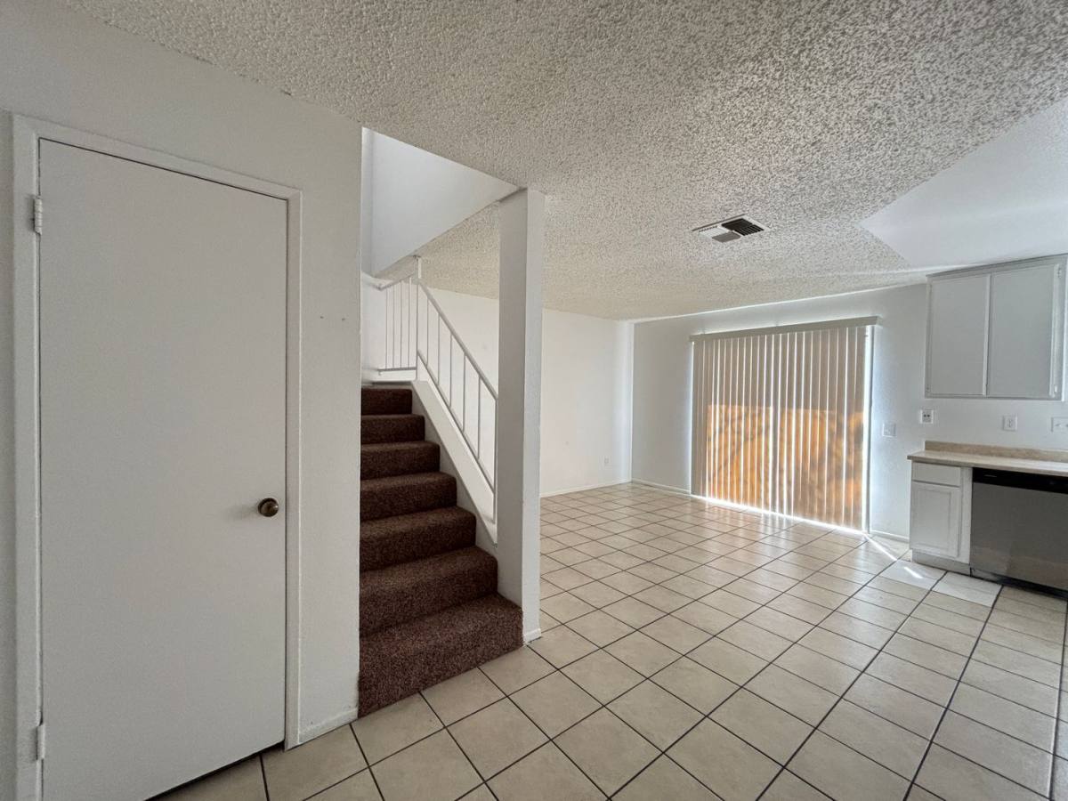 Townhouse for rent at 38729 11th St E, Palmdale, CA 93550