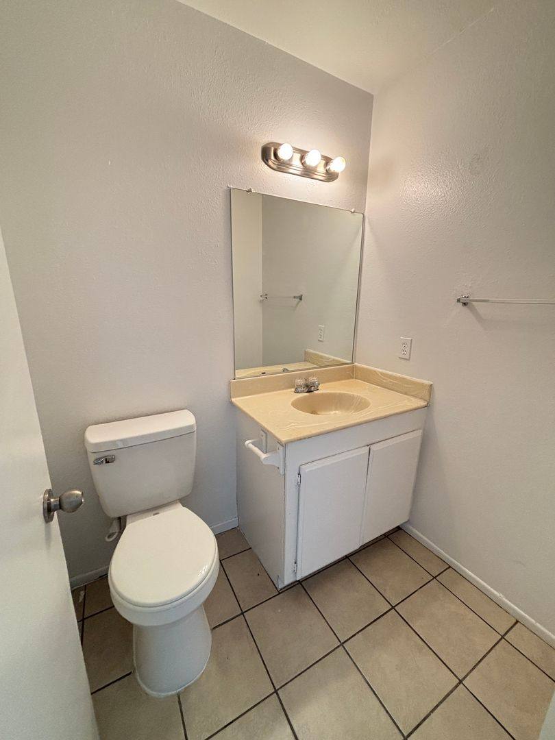 Townhouse for rent at 38729 11th St E, Palmdale, CA 93550