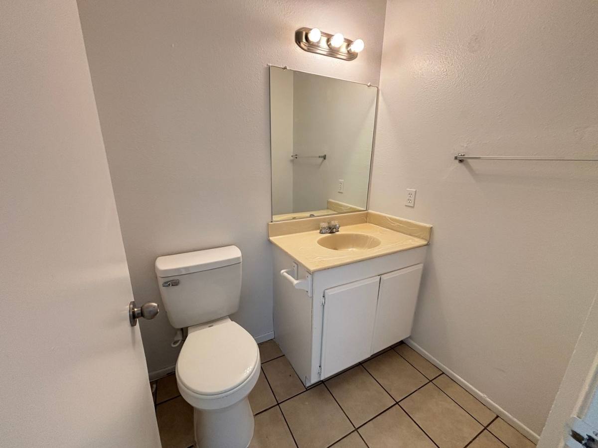 Townhouse for rent at 38729 11th St E, Palmdale, CA 93550