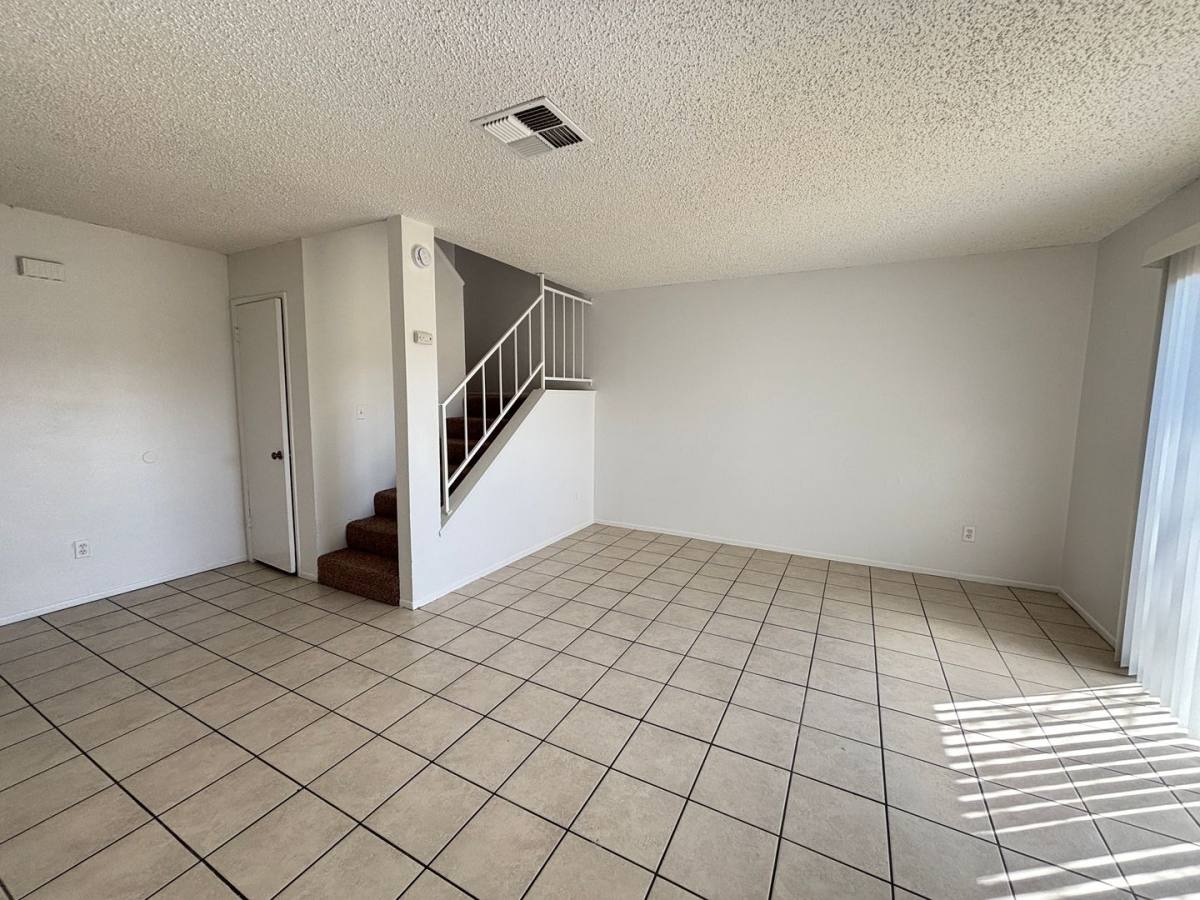 Townhouse for rent at 38729 11th St E, Palmdale, CA 93550