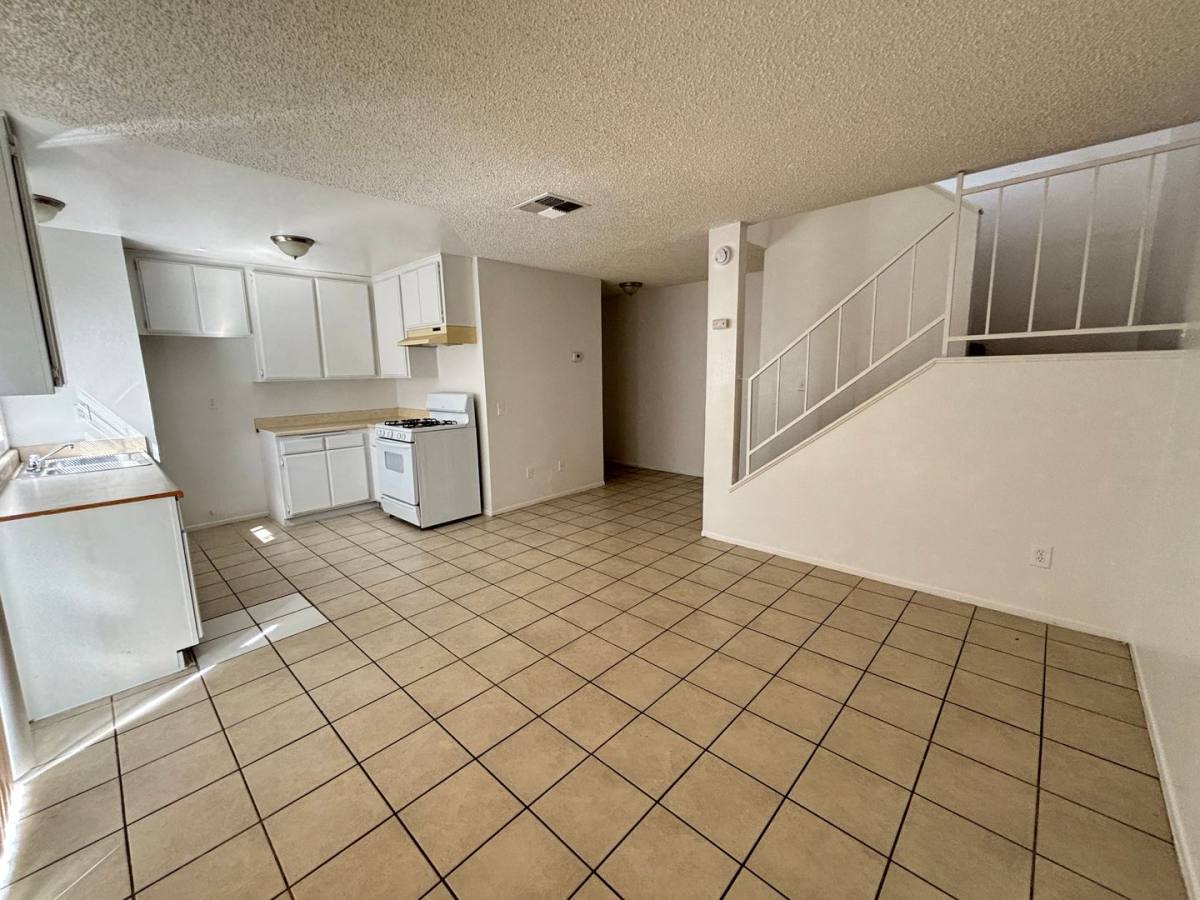Townhouse for rent at 38729 11th St E, Palmdale, CA 93550
