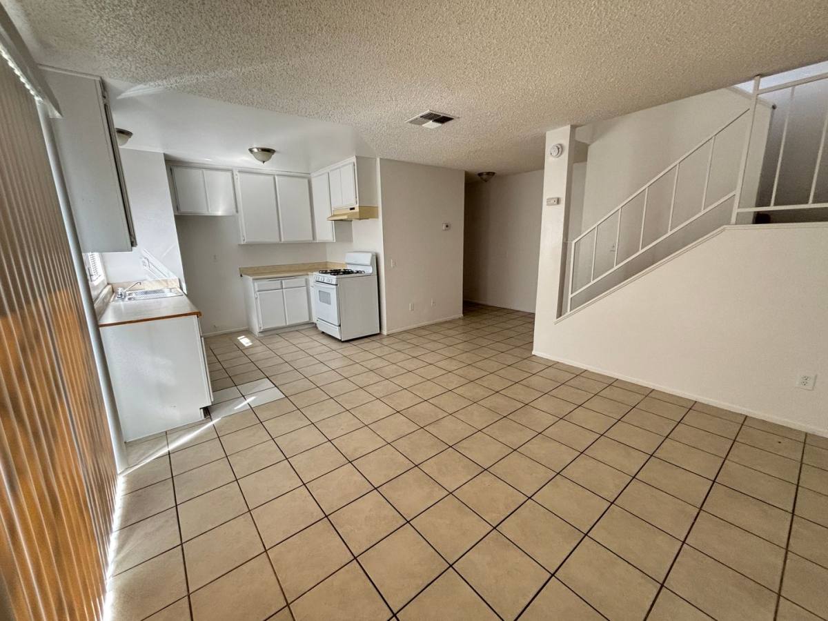 Townhouse for rent at 38729 11th St E, Palmdale, CA 93550