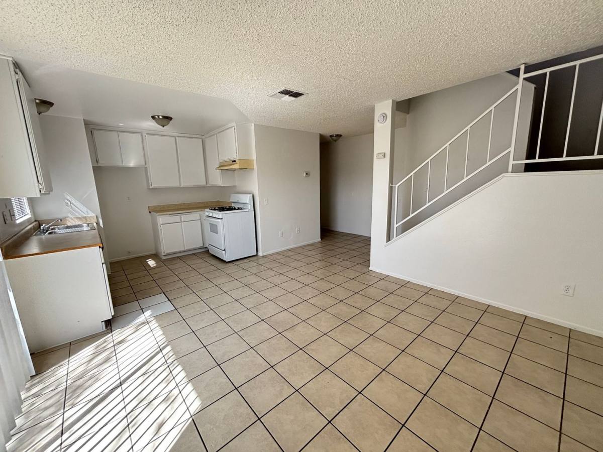 Townhouse for rent at 38729 11th St E, Palmdale, CA 93550