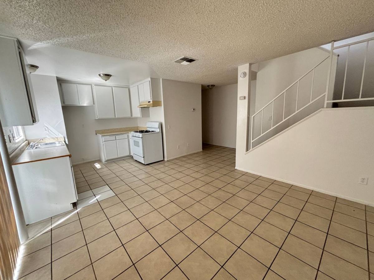 Townhouse for rent at 38729 11th St E, Palmdale, CA 93550