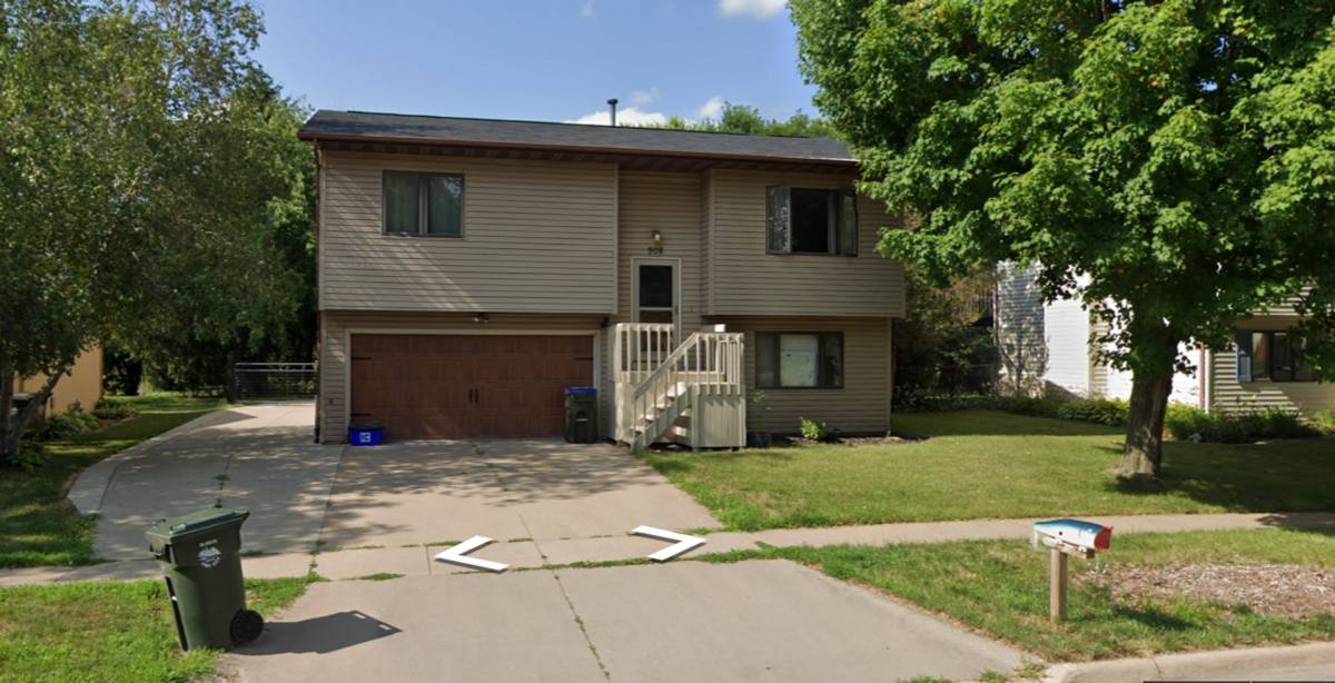 House for rent at 908 Sandusky Dr, Iowa City, IA 52240